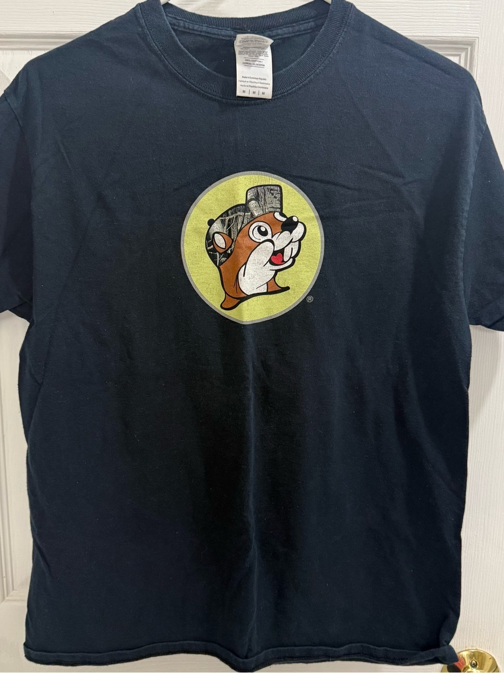 Black Short Sleeve Buc-ee’s Always in Season Camo tshirt- size M